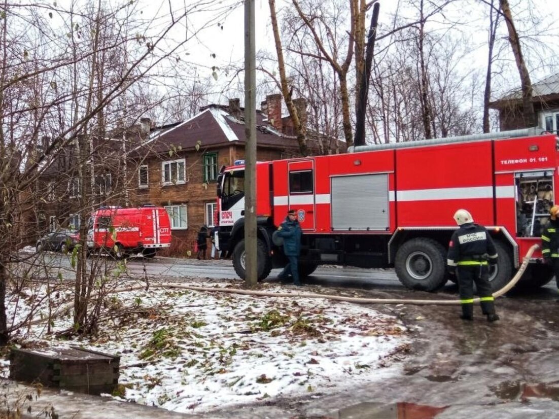 Новости 29. Пожар двухэтажного дома. Сообщить о пожаре. Пожар октябрь Архангельская область. Выход пожар.